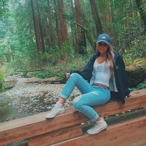 Meet your Posher, Briana